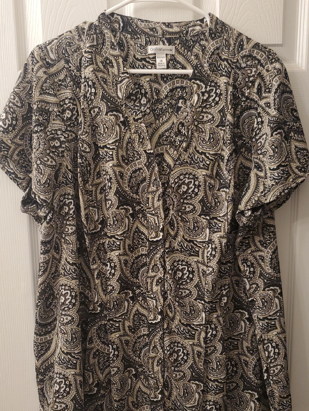 croft & barrow Black and Cream Paisley Short-Sleeve Blouse